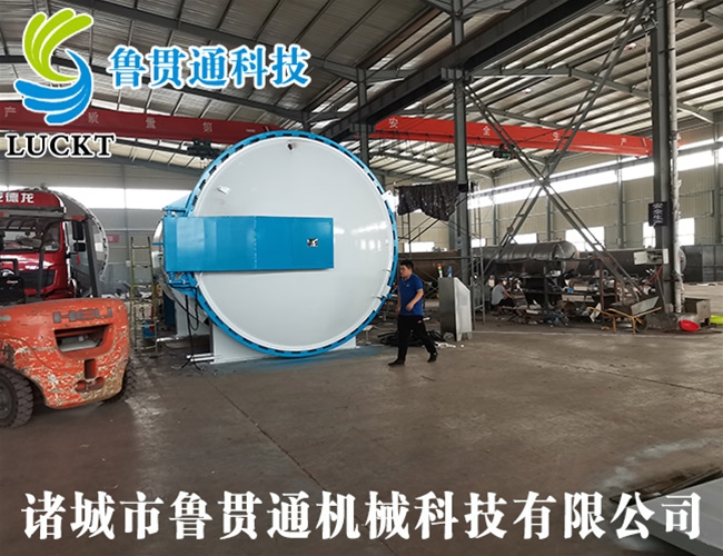 Large autoclave